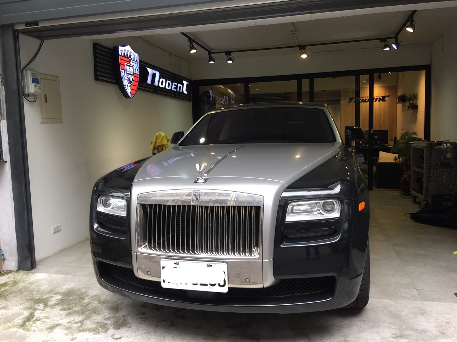 Rolls-Royce phantom 門鈑酒窩修復