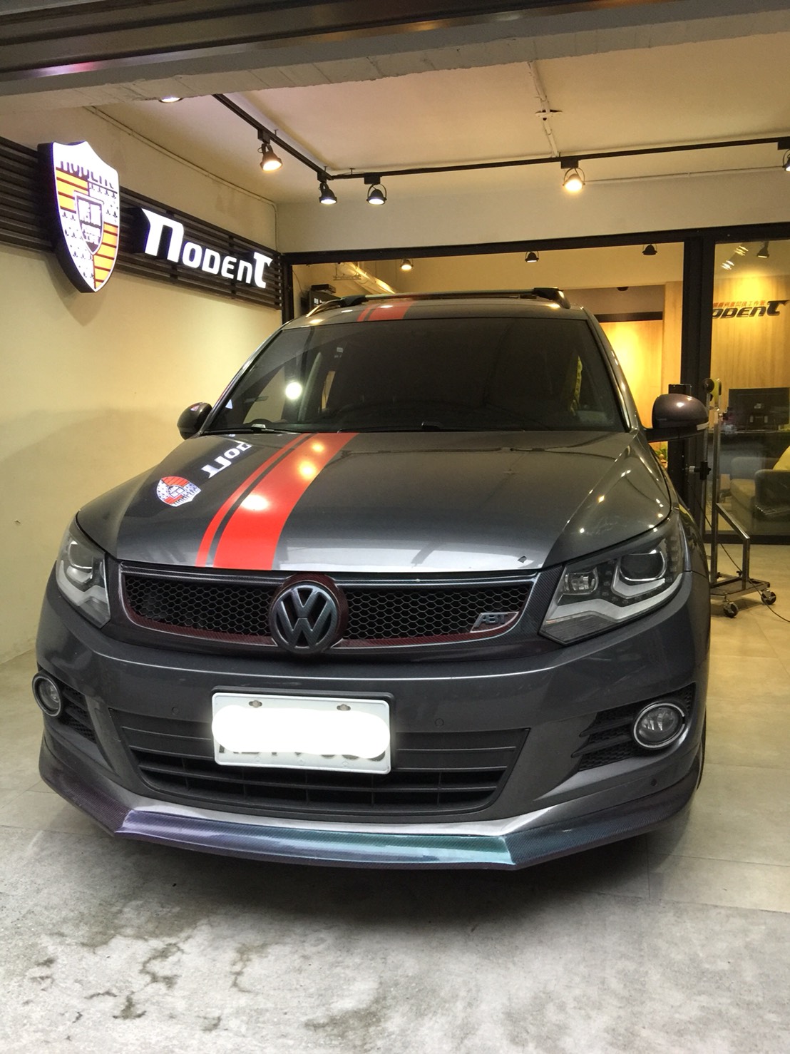 VW Tiguan 前葉子鈑凹痕修復