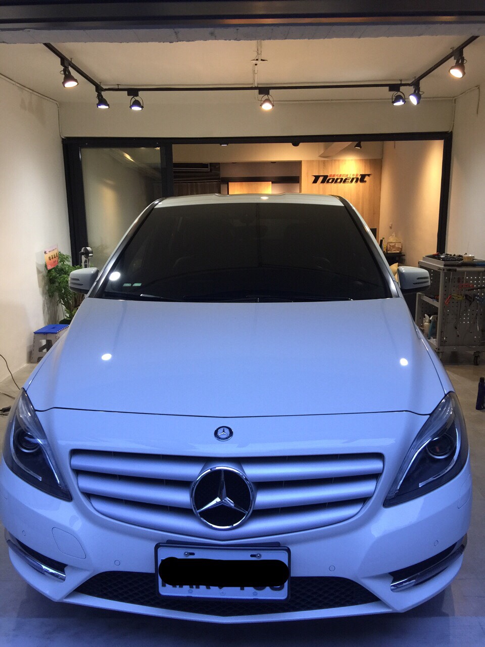 0601 Benz B-Class 汽車鈑金凹陷修復推薦