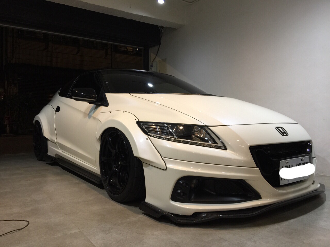 Honda CRZ 引擎蓋凹痕修復