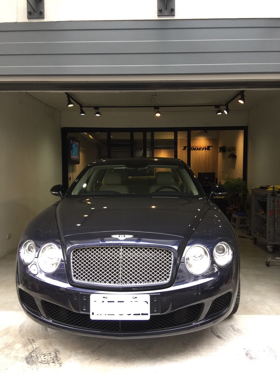 Bentley Flying Spur 門鈑凹痕修復