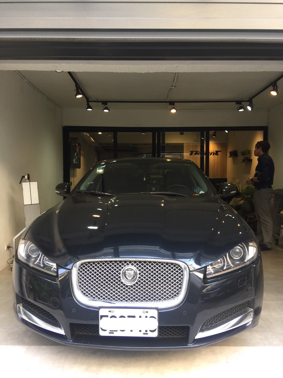 Jaguar XF 門鈑凹痕修復-鈑金烤漆價格-諾盾汽車