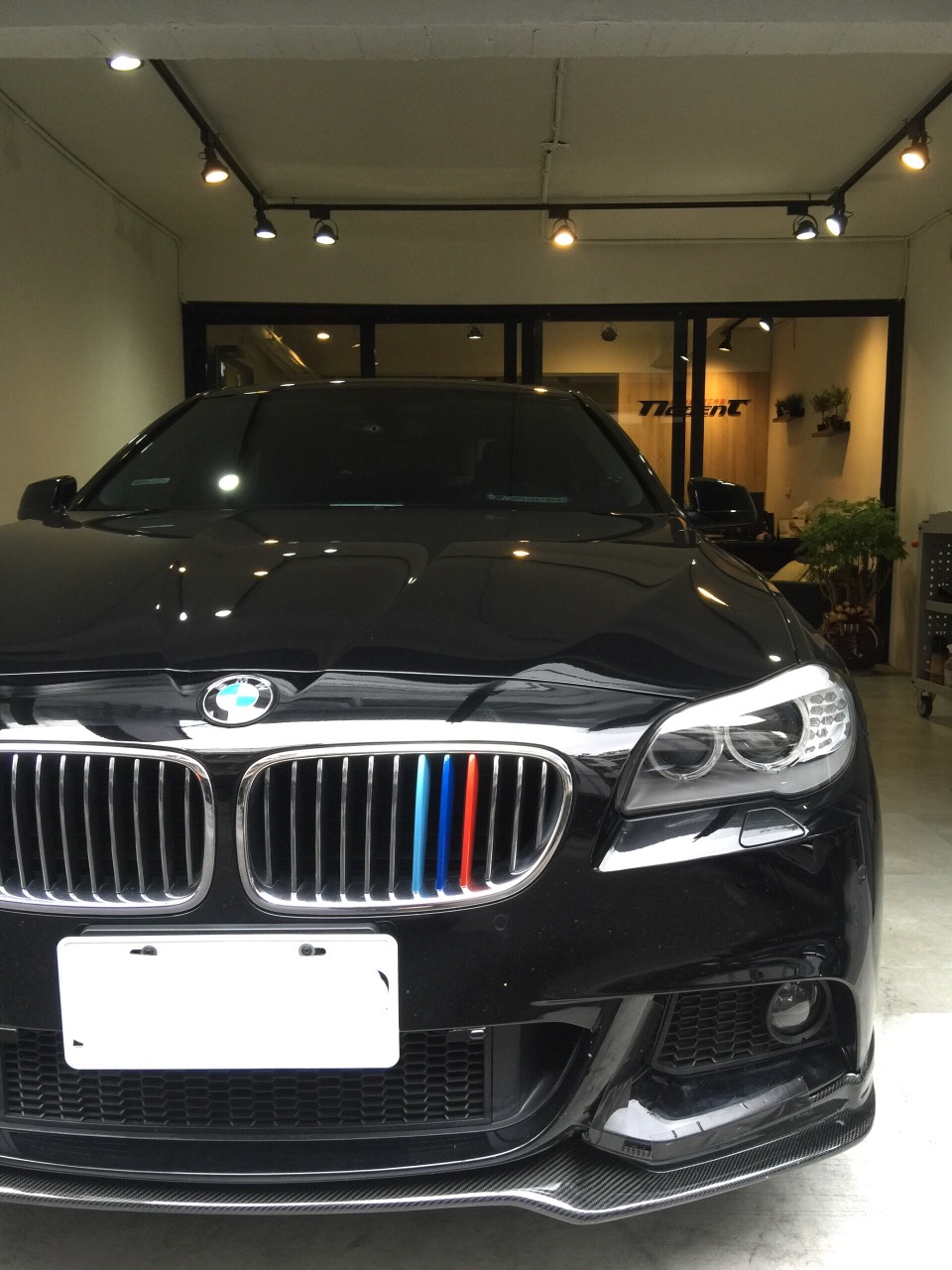 BMW 523I 後行李箱凹痕修復