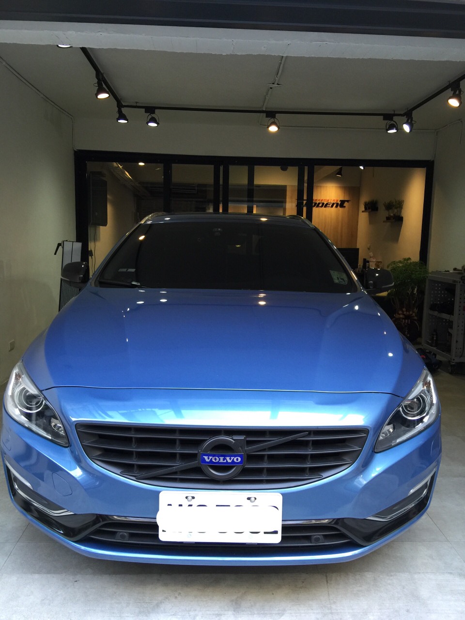 Volvo V60 後門鈑凹痕修復