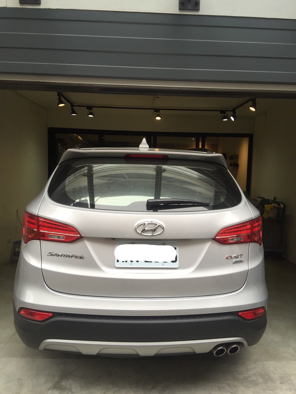 Hyundai Santafe 前葉子鈑凹痕修復