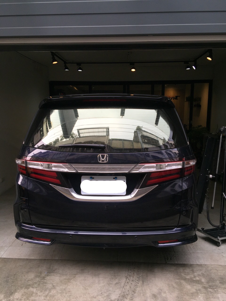 Honda Odyssey 門鈑菱線凹痕修復