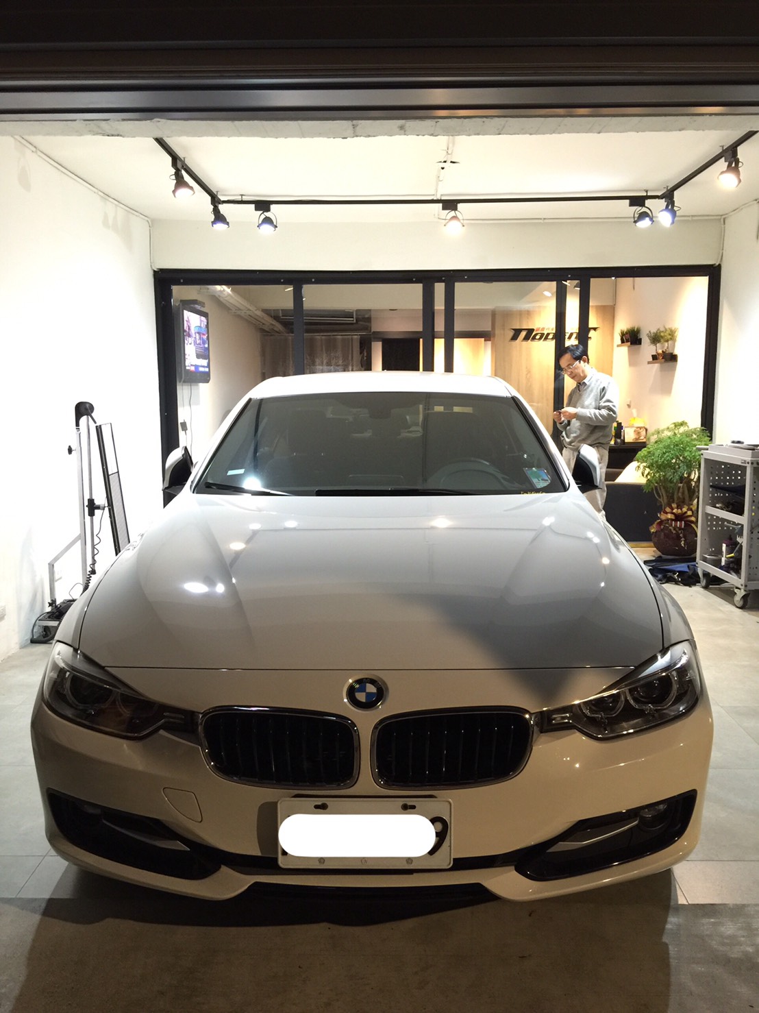 BMW 318d 門鈑凹痕修復