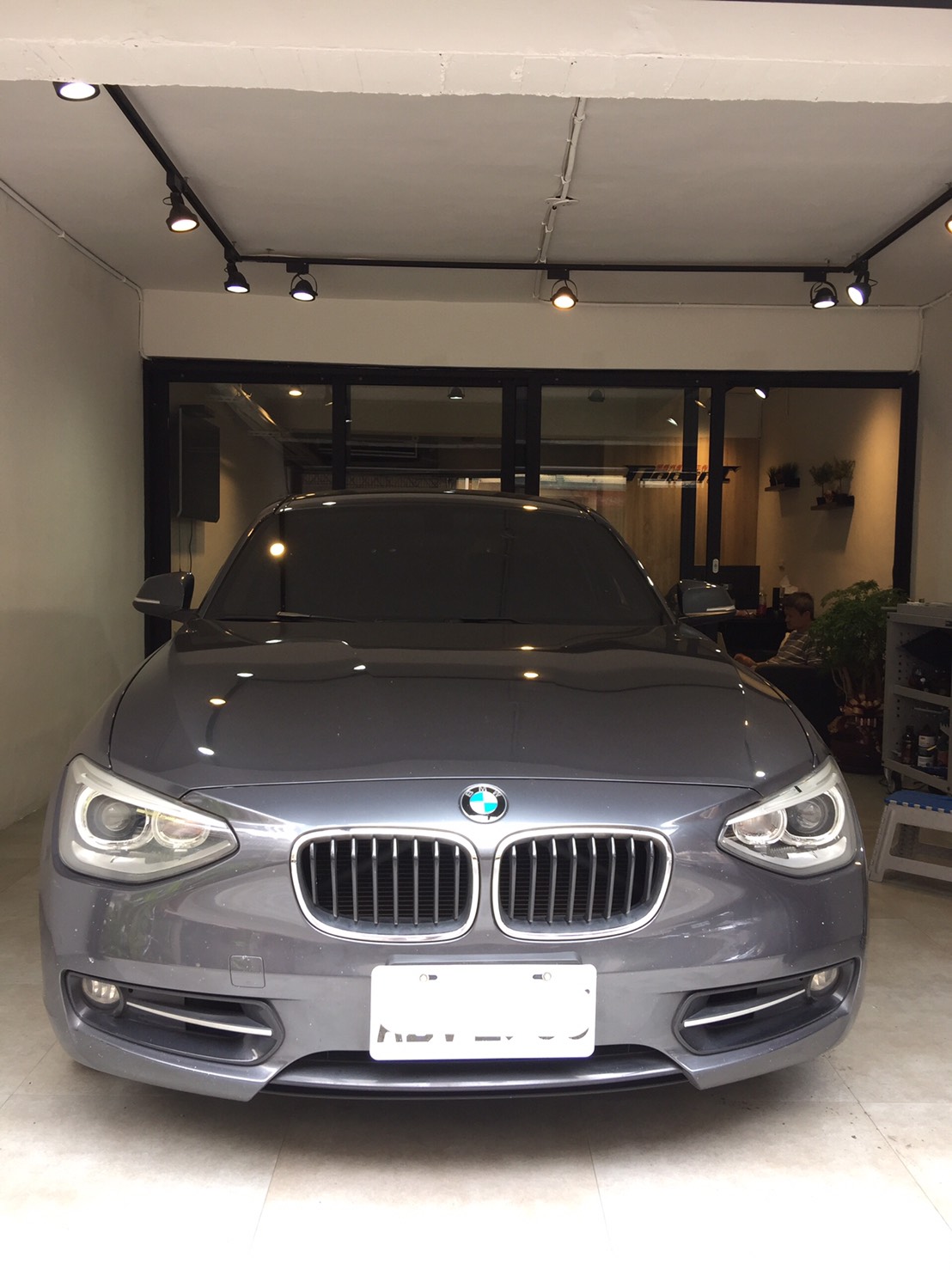 BMW 125I 前葉子鈑凹痕修復