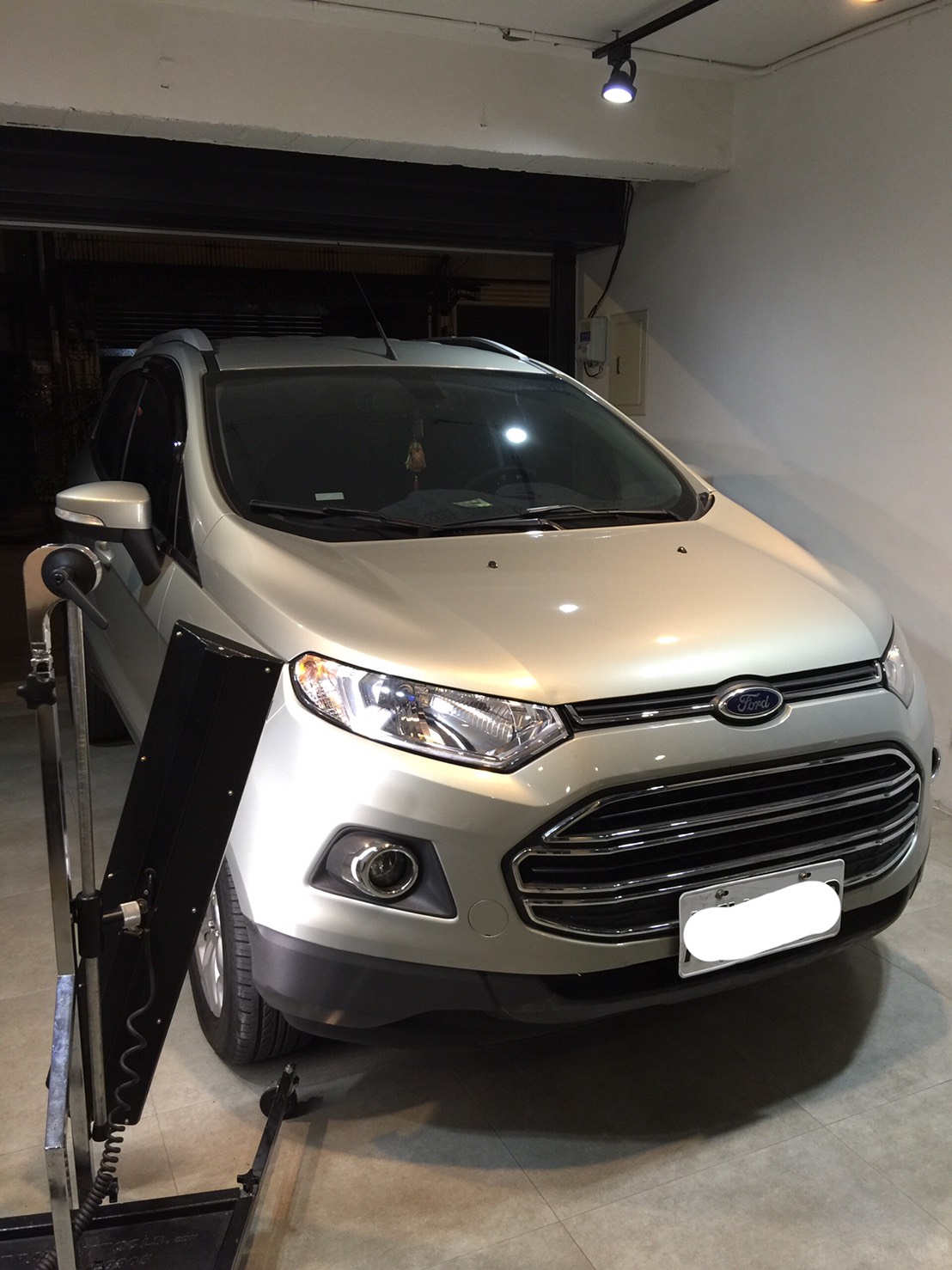 Ford Escape 前葉子鈑凹痕修復