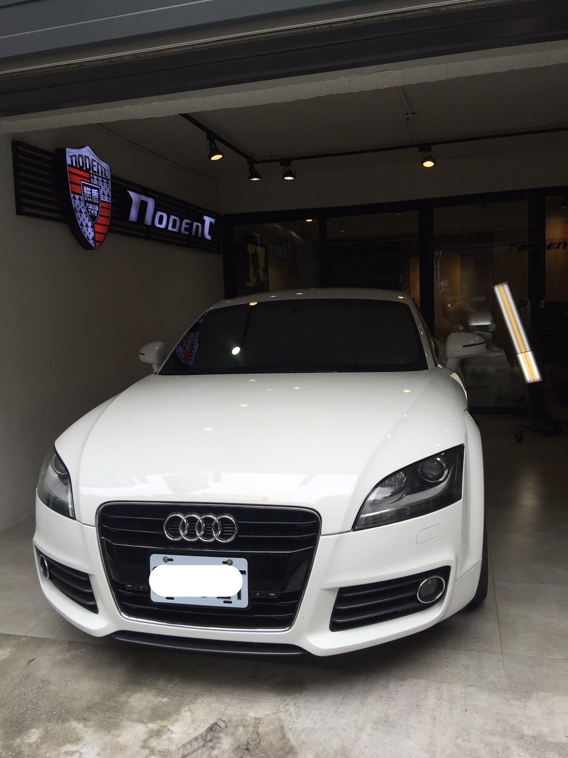 Audi TT 後行李箱凹痕修復