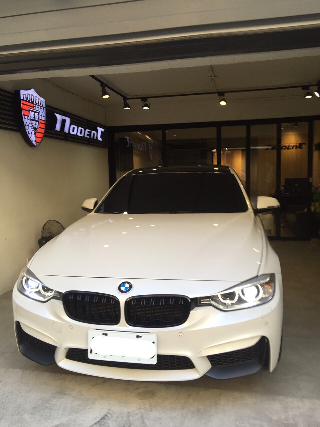 BMW 328I 門鈑凹痕修復