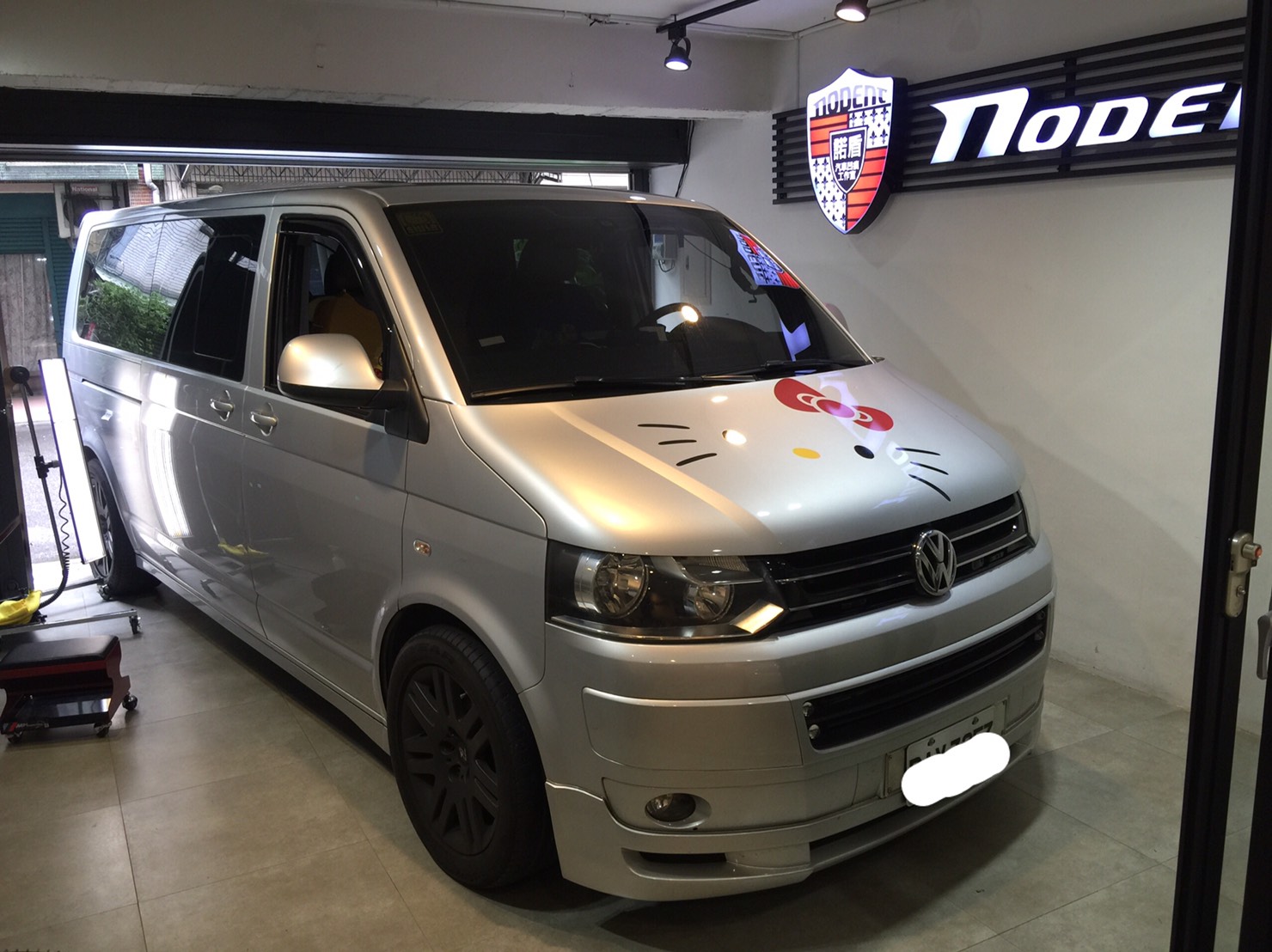 Volkswagen Caravelle 全車凹痕修復