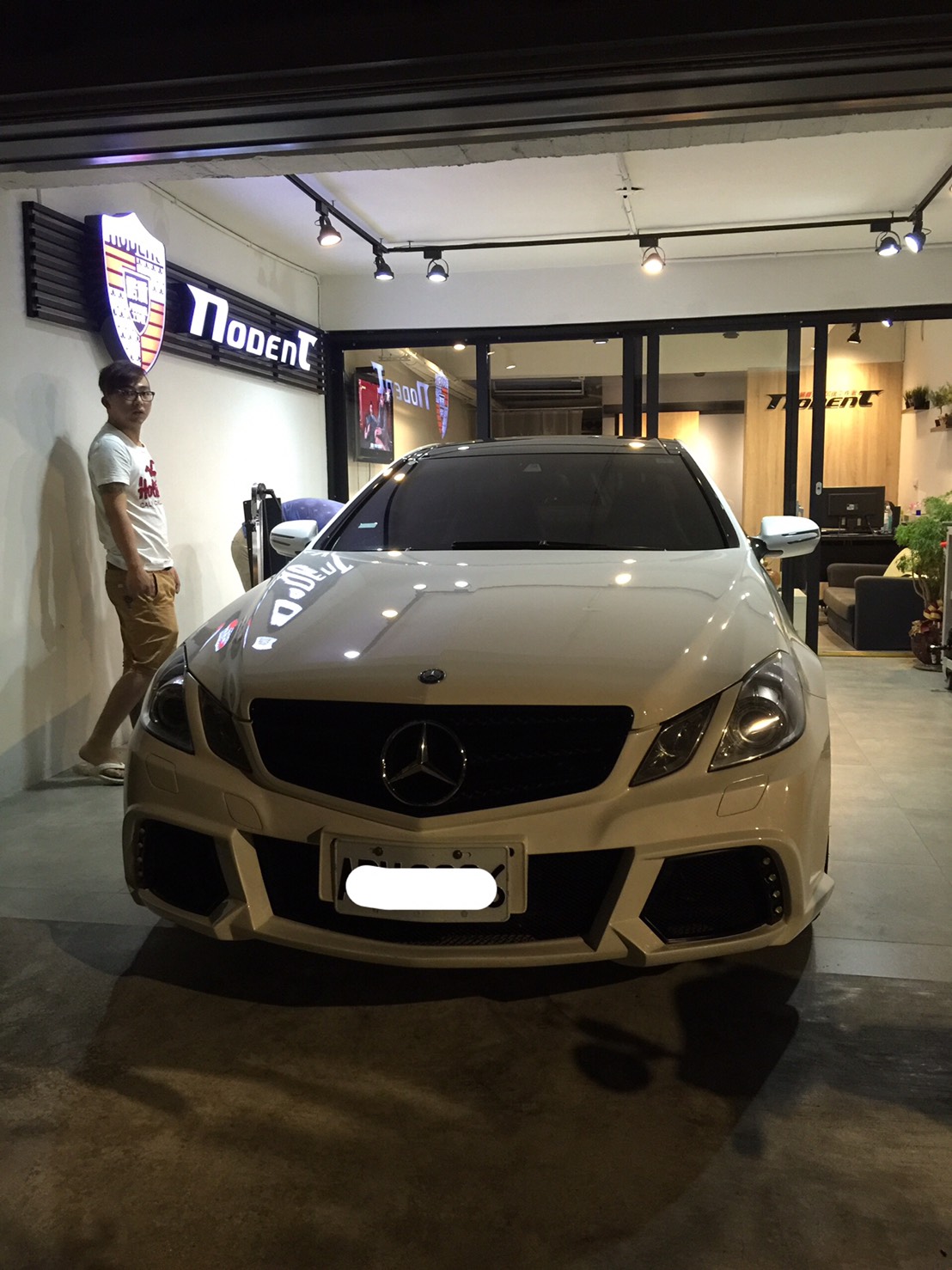 Benz E350 coupe 後葉子鈑凹痕修復