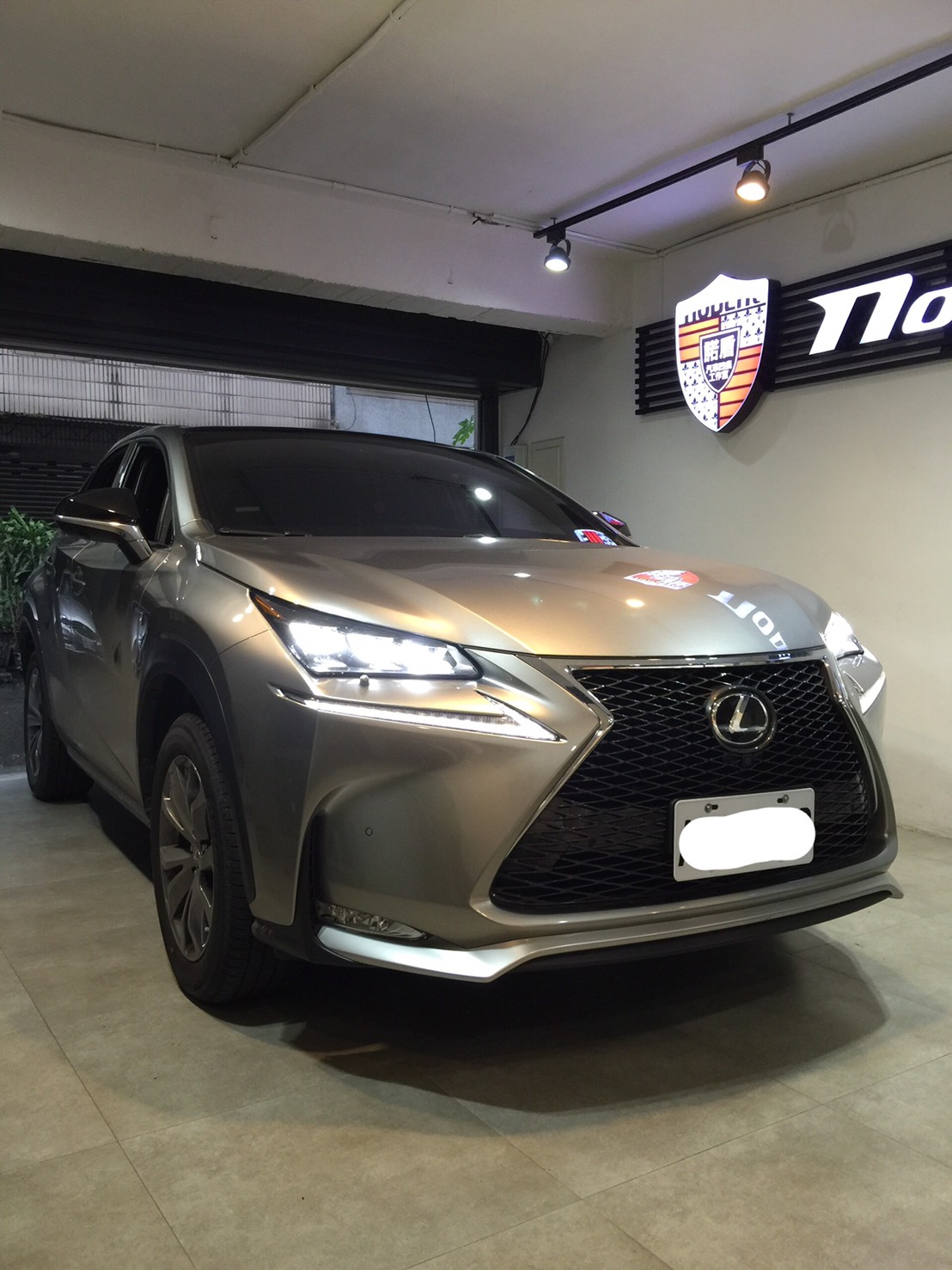 Lexus Nx200t 前葉子鈑凹痕修復