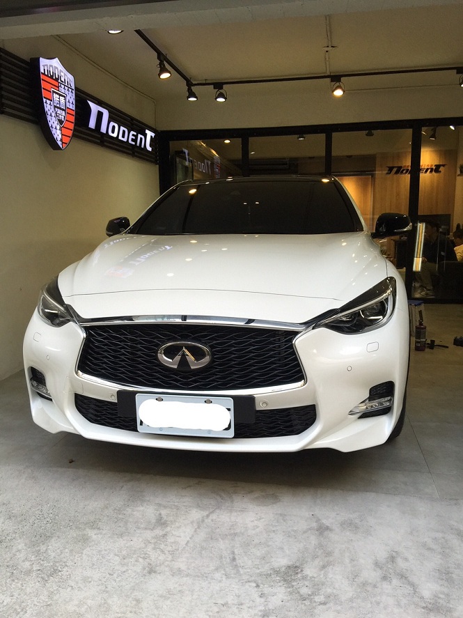 Infiniti Q30 門鈑凹痕修復