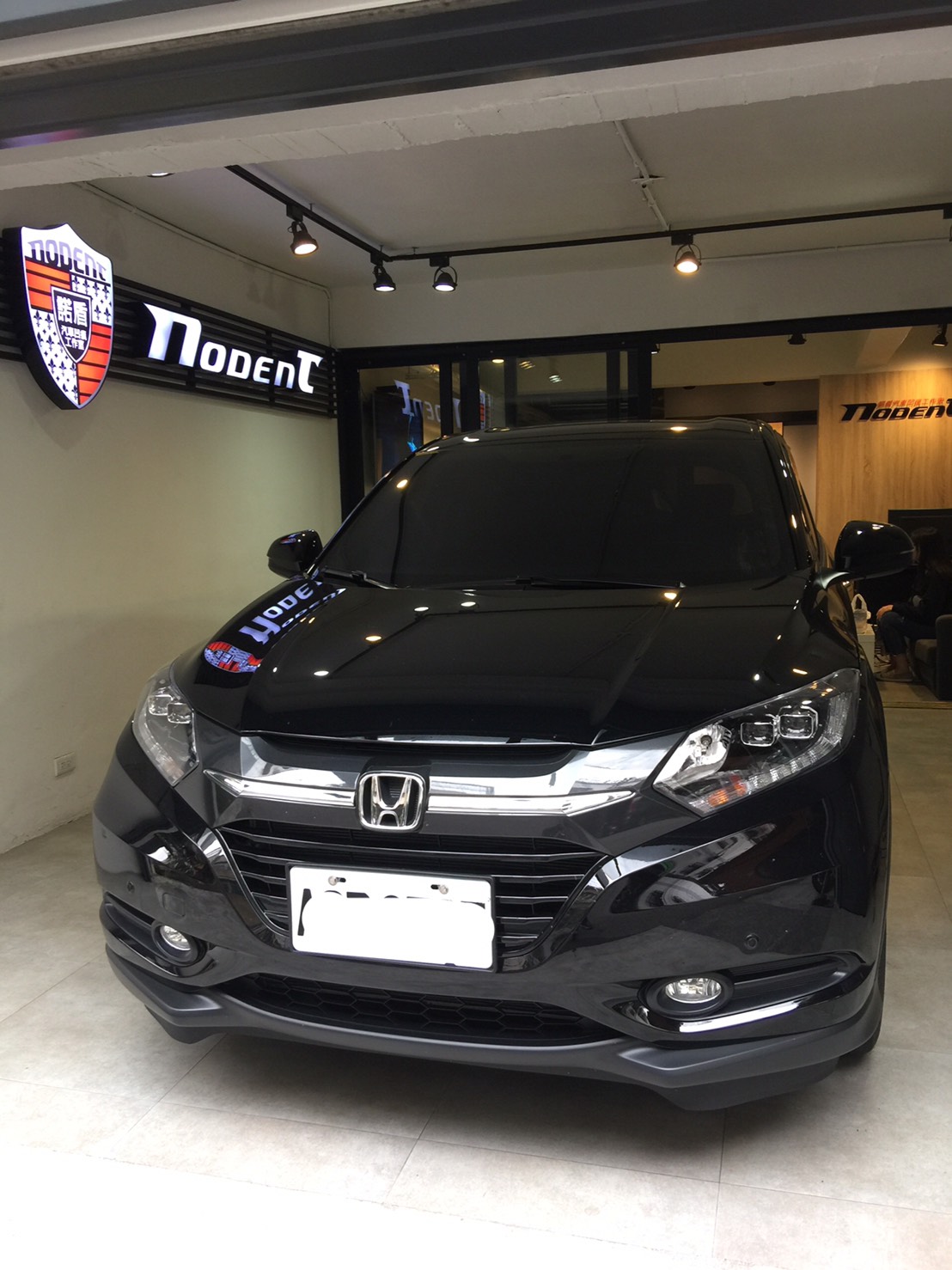 Honda HRV C柱凹痕修復