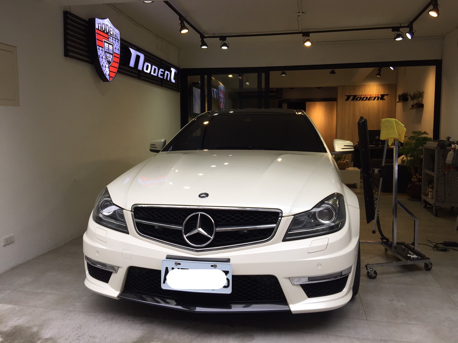 Benz C63 門鈑凹痕修復