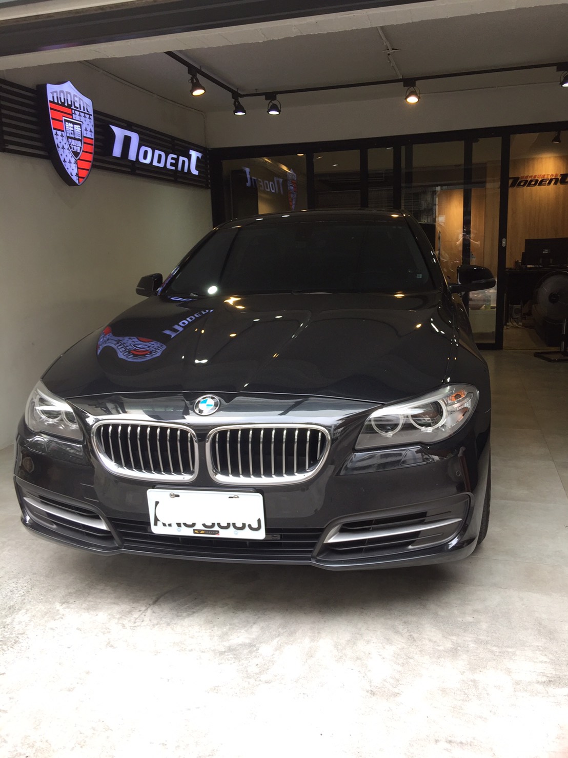 BMW 520D 後葉子鈑汽車凹痕修復