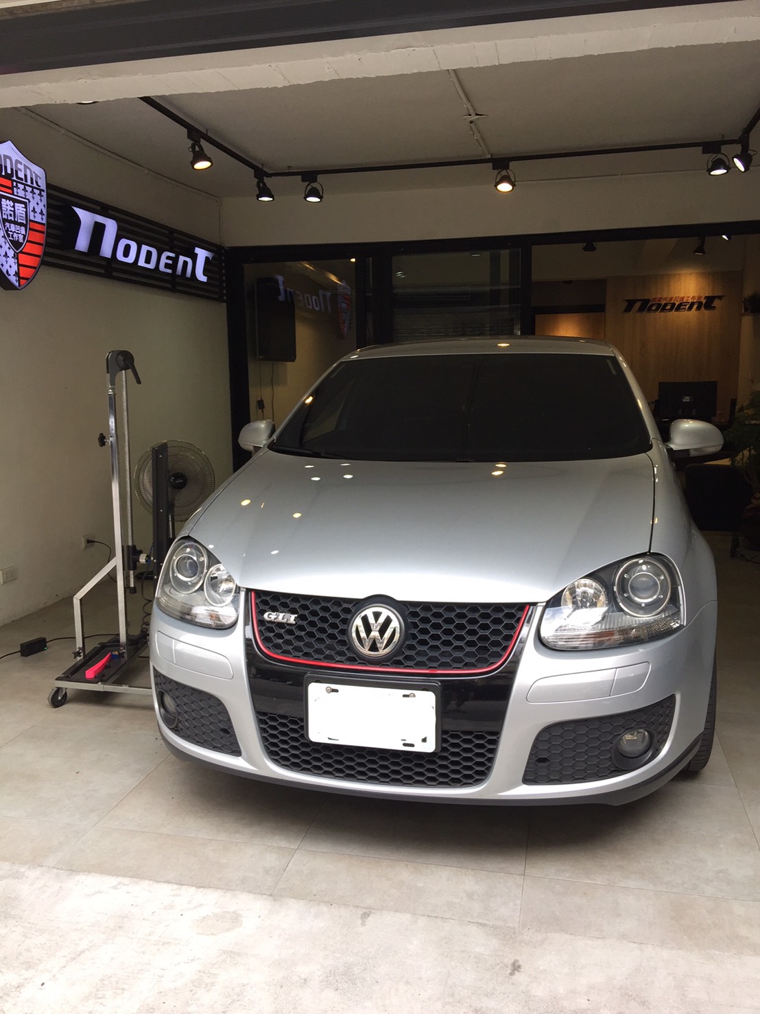 VW GLI 全車車身凹痕修復