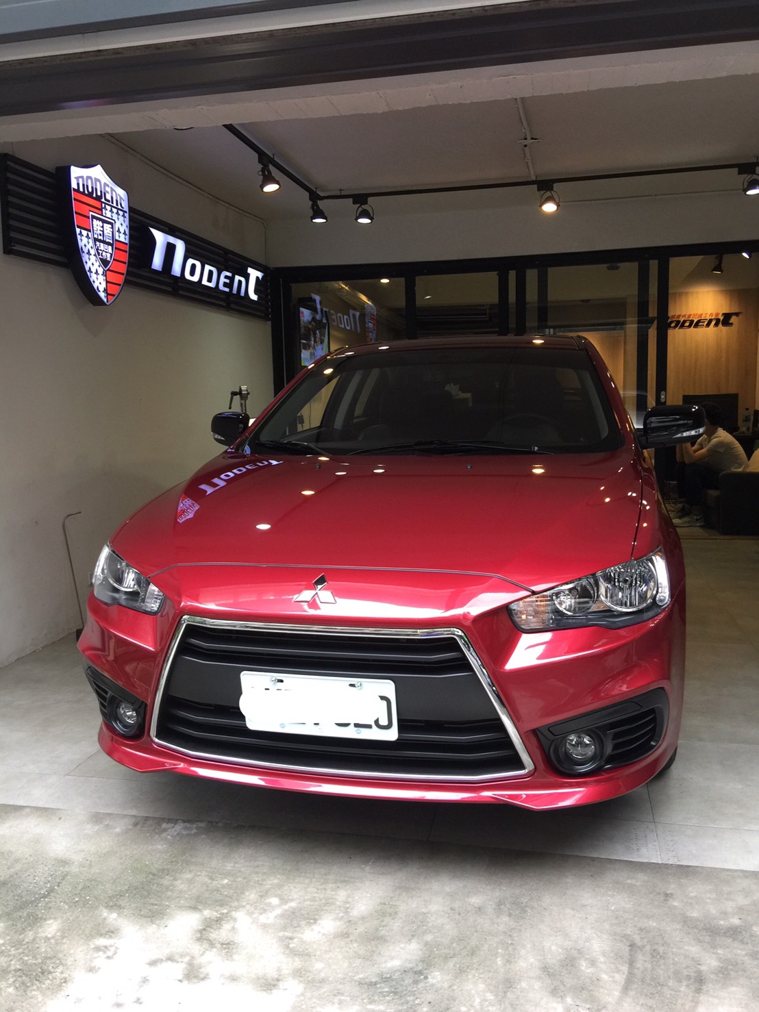 Mitsubishi Lancer 前葉子鈑凹痕修復