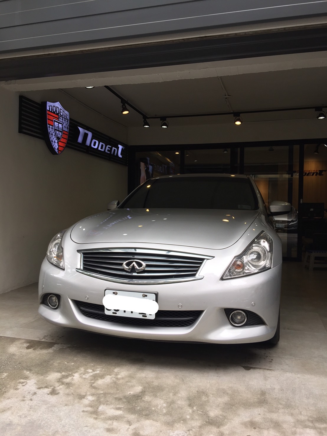 Infiniti G25 後葉子鈑凹痕修復