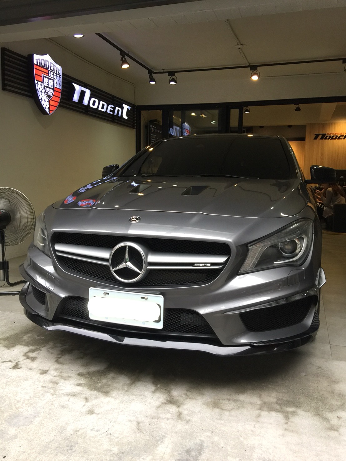 Benz CLA 45 右後門鈑凹痕修復