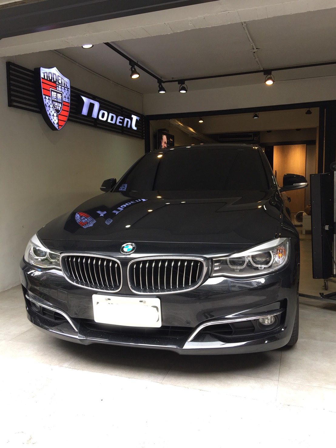 BMW 320I GT 門鈑凹痕修復