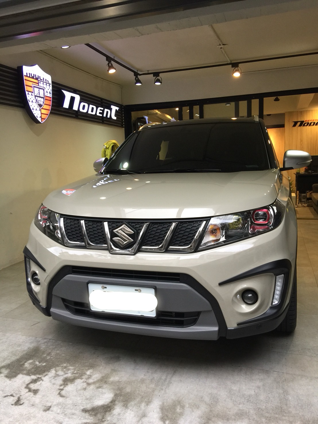 Suzuki VITARA 前葉子鈑凹痕修復