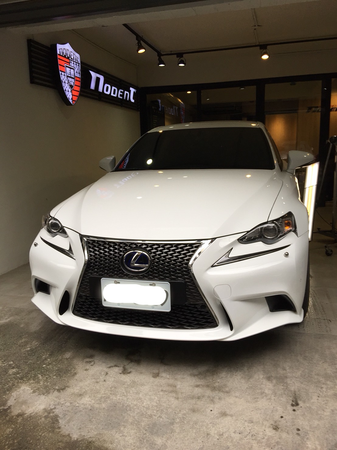 Lexus Is 300h 凹痕修復