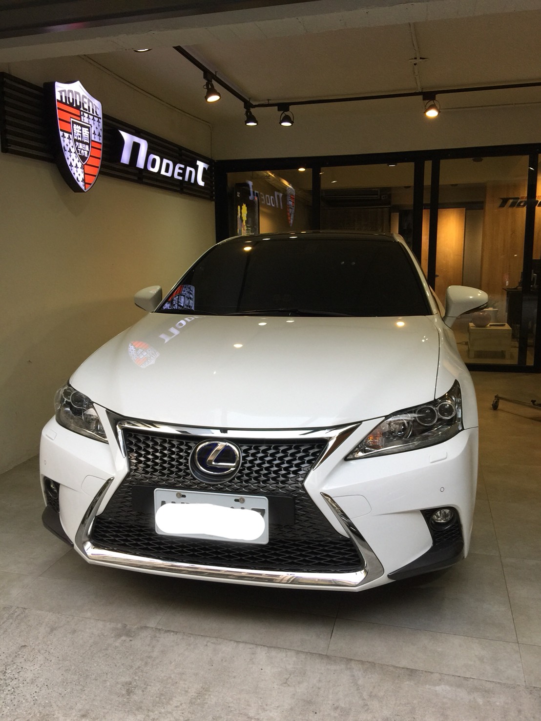 Lexus CT200H 前葉子鈑凹痕修復