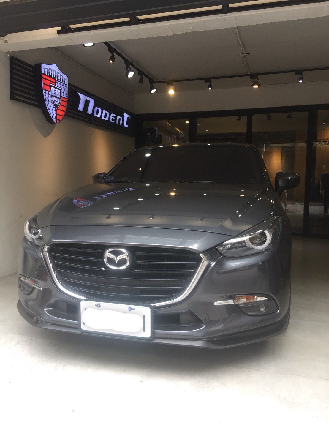 Mazda 3 前葉子鈑凹痕修復