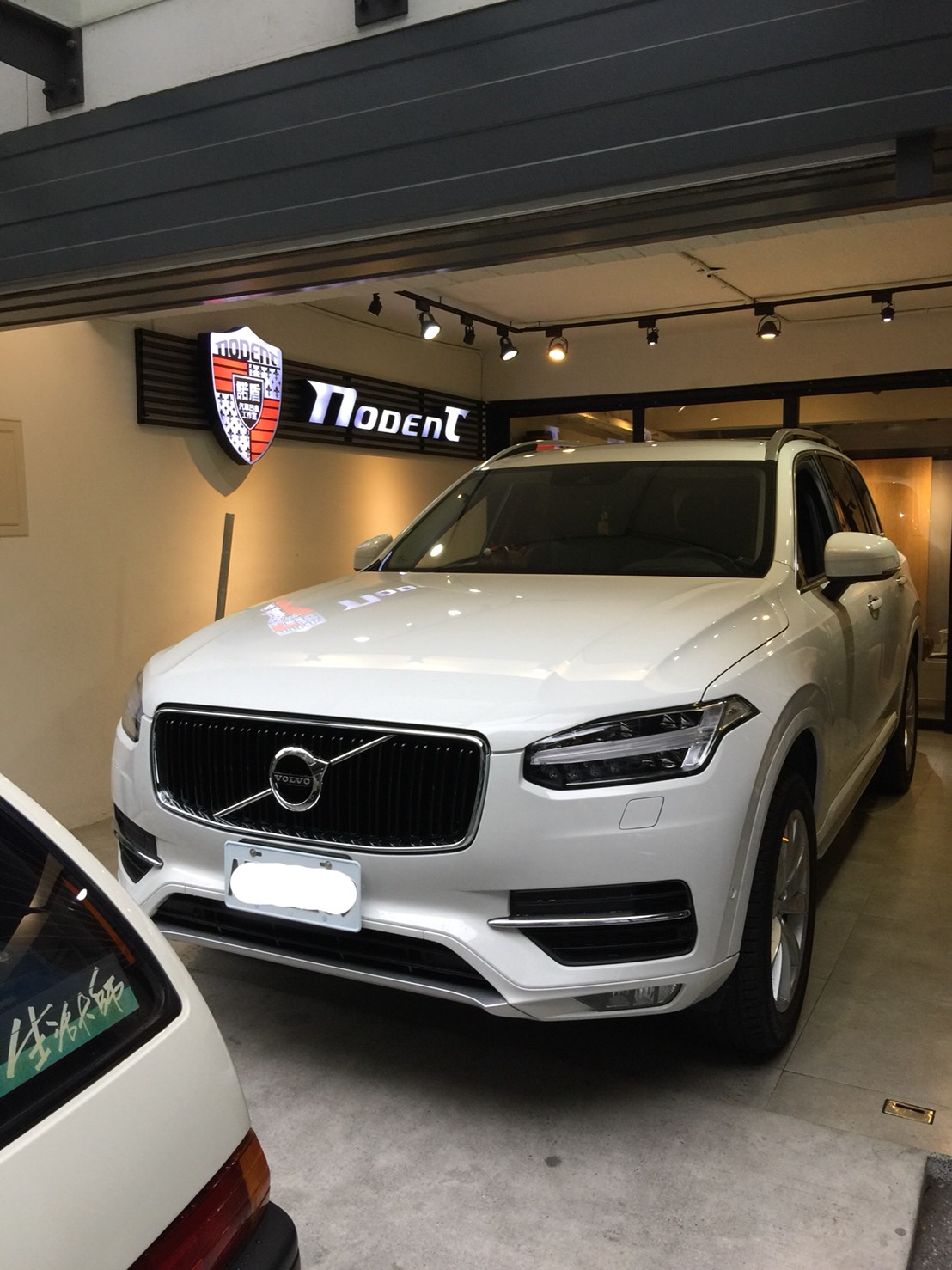 Volvo XC90 汽車凹痕修復。