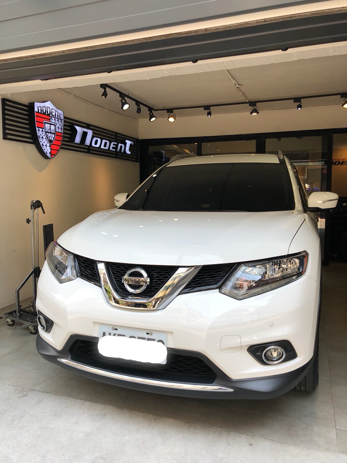 Nissan X-trail 門鈑凹痕修復