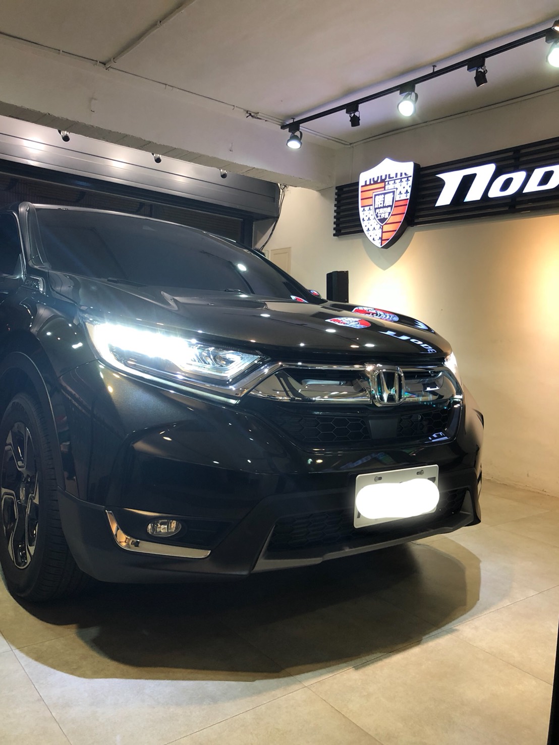 Honda CRV 前葉子板車身線凹痕修復