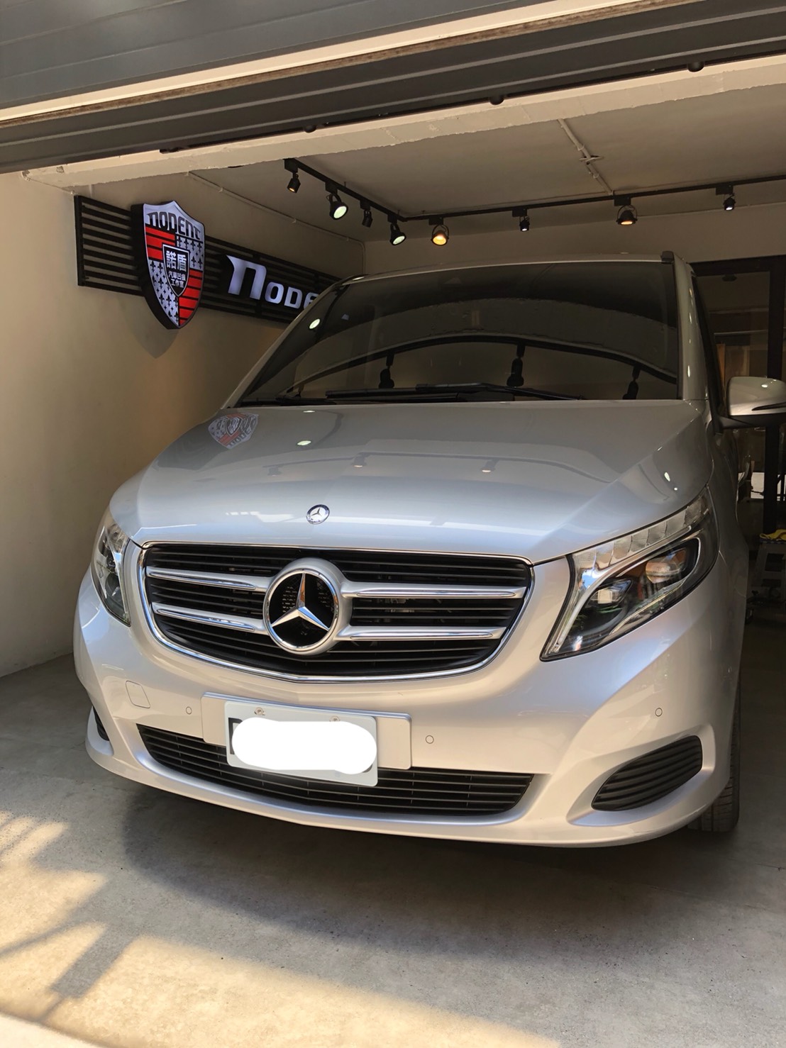 Benz V250d 汽車凹痕修復