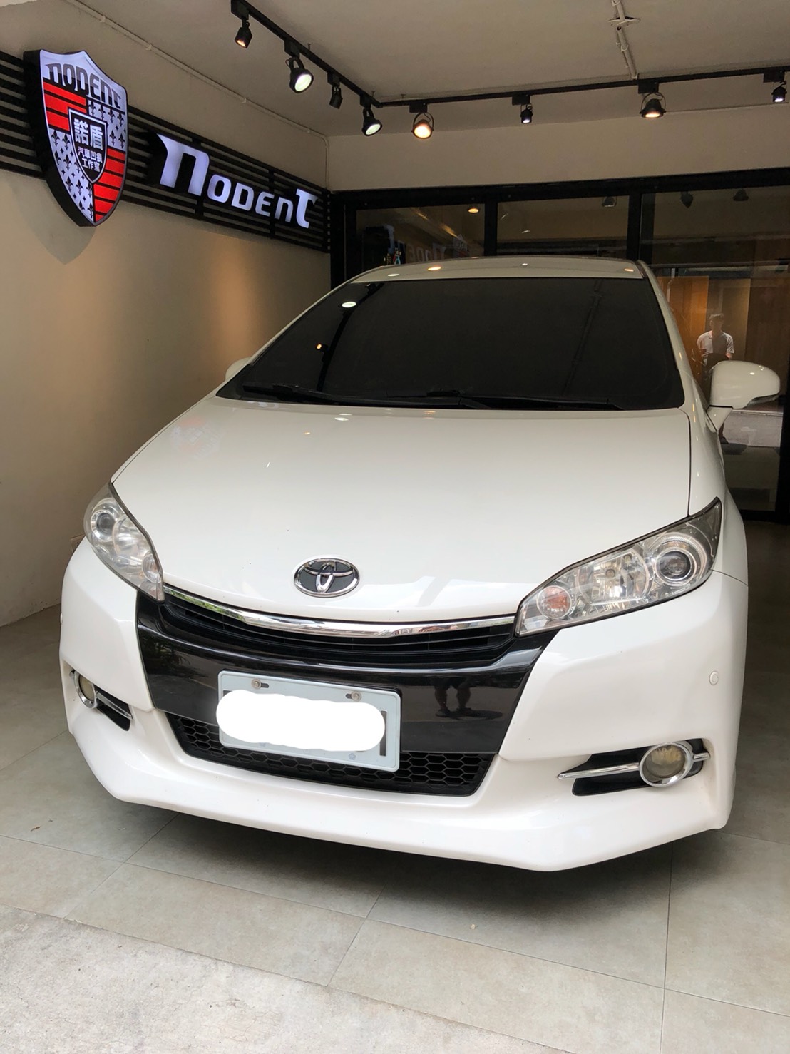 Toyota Wish 前葉子板車身線凹痕修復