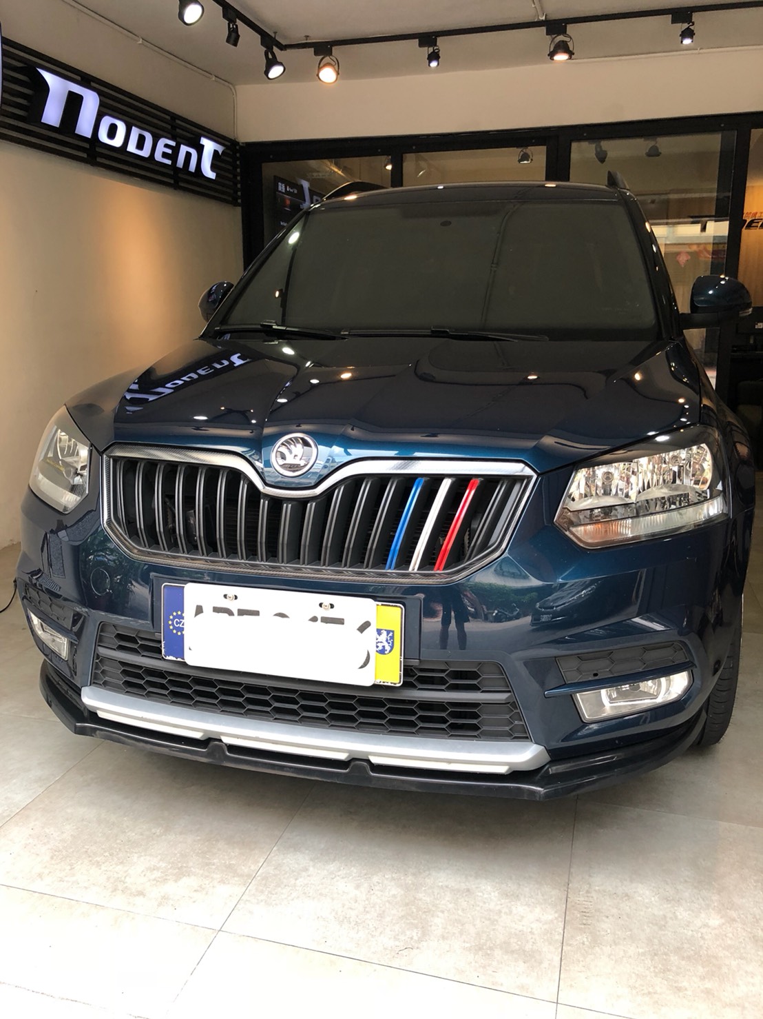 Skoda YETI 汽車鈑金凹痕修復。