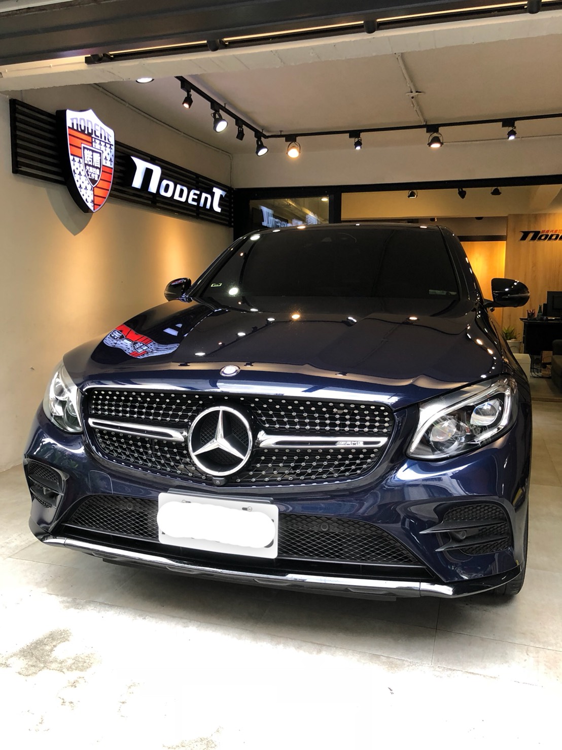 Benz GLC43 汽車凹痕修復。