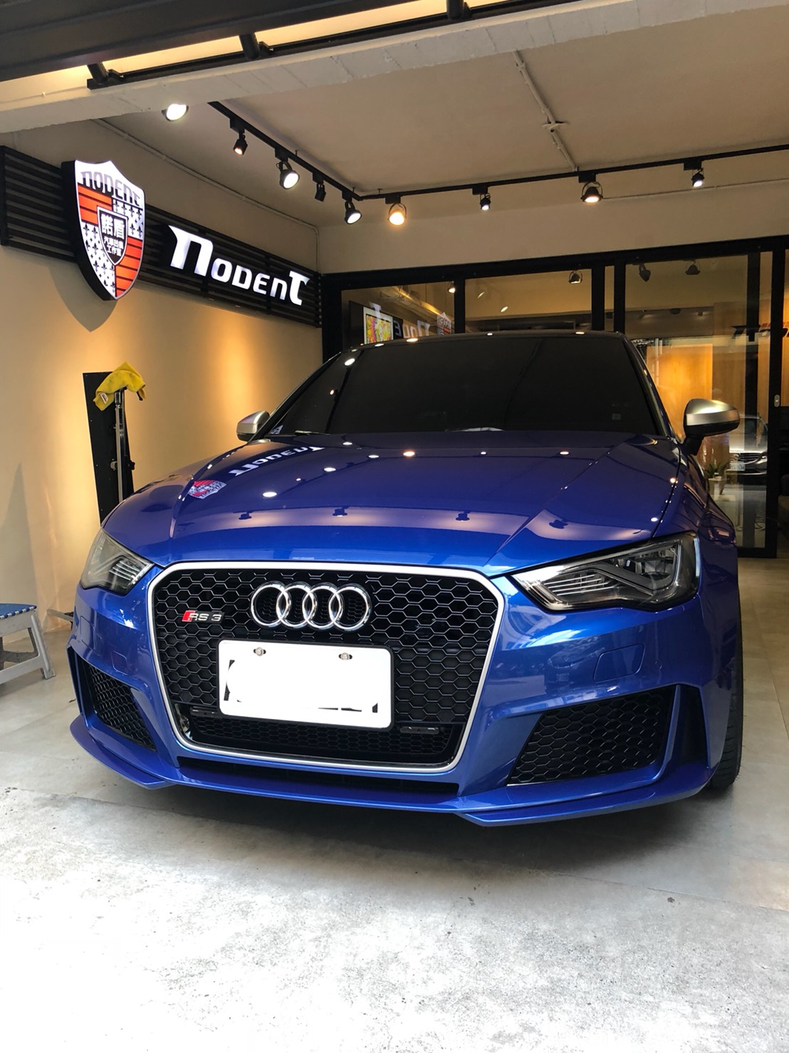 Audi RS3 汽車凹痕修復、車門酒窩修復