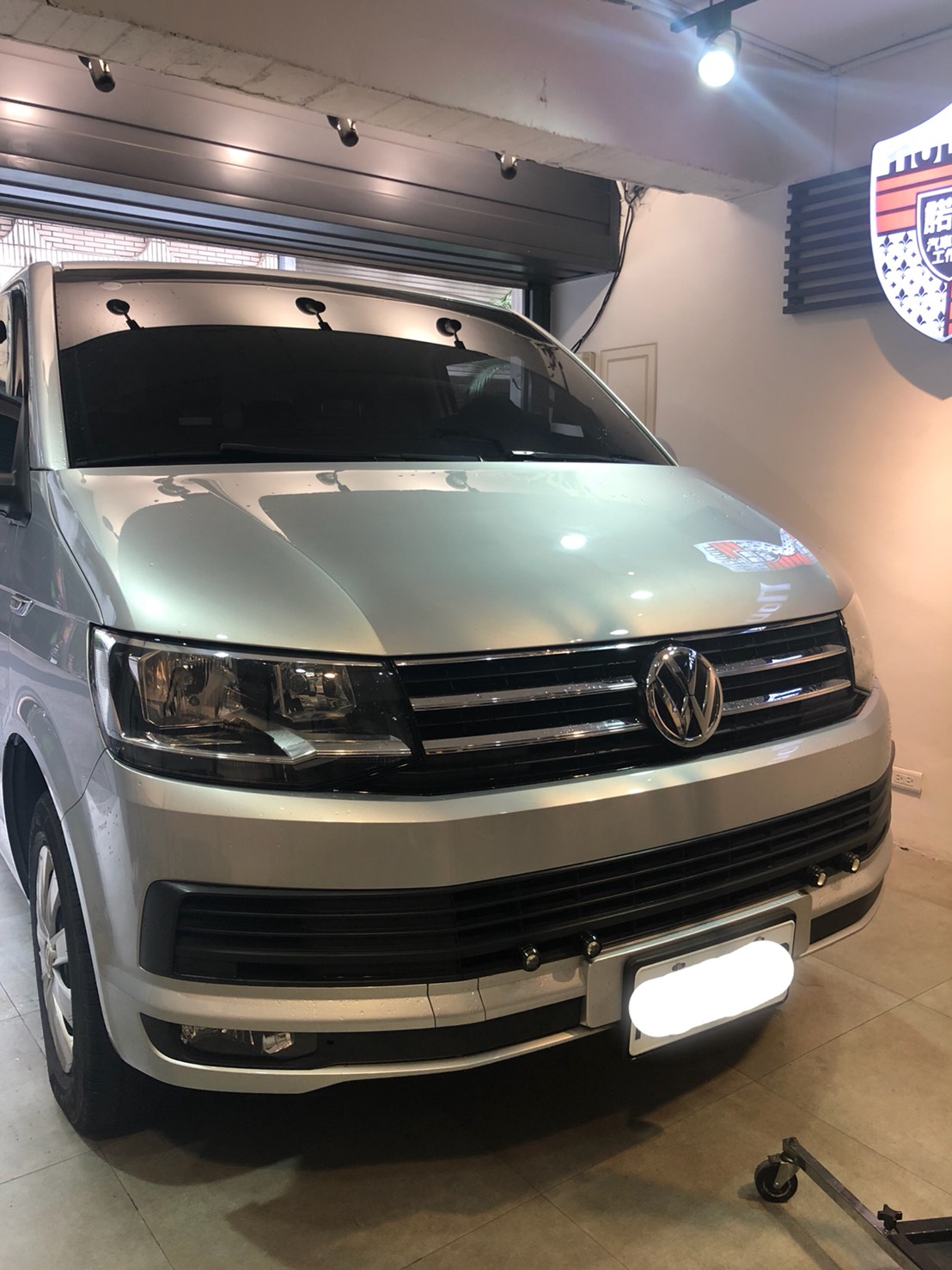 VW T6 車體凹痕修復、免烤漆微鈑金