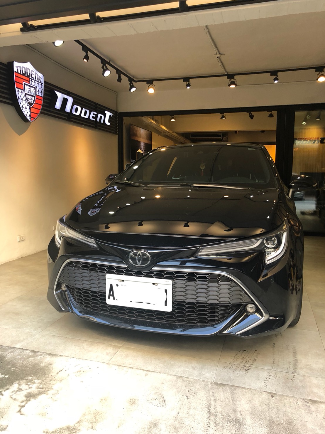 Toyota Auris 凹痕修復、鈑金修復