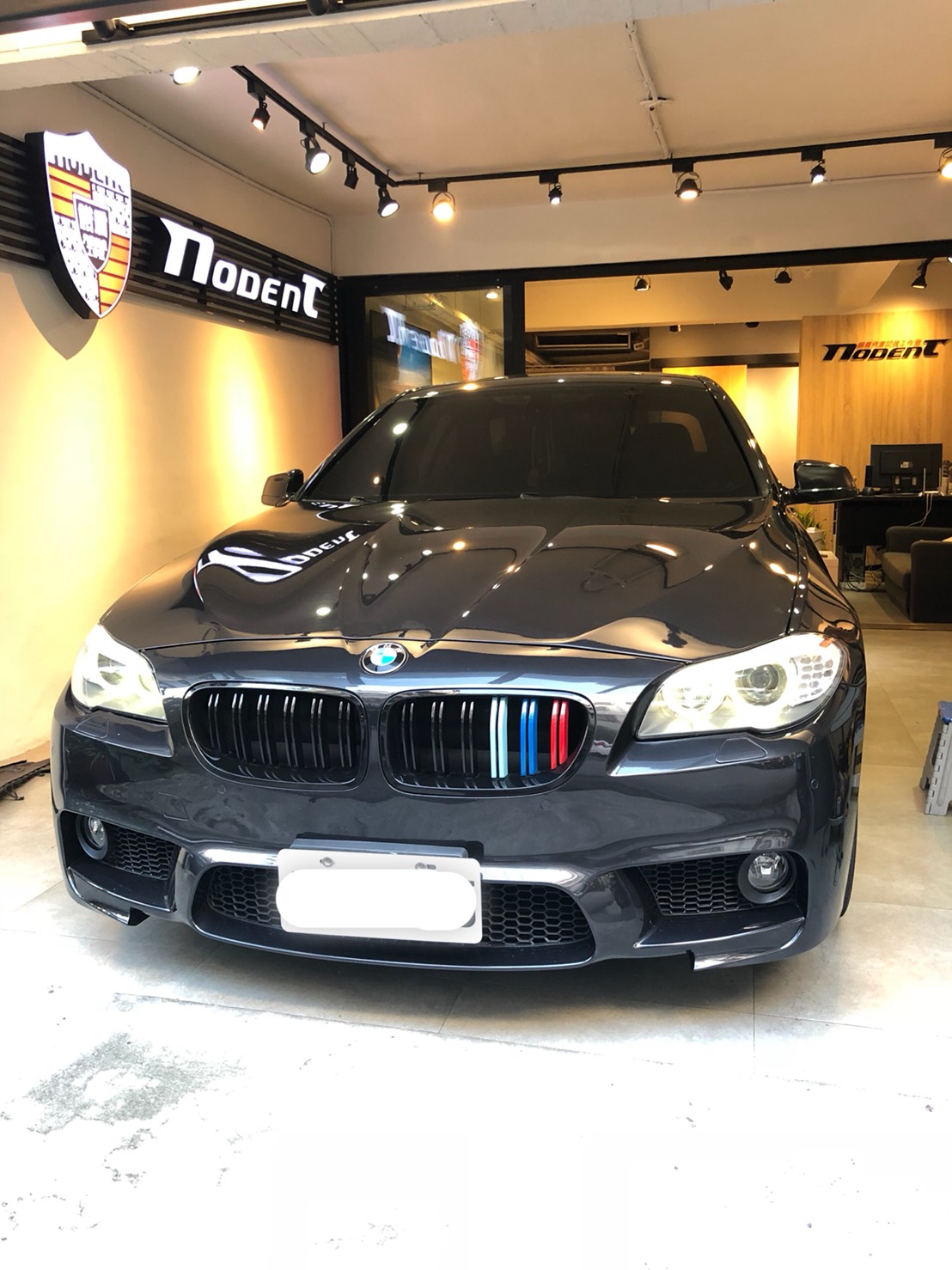 BMW 528I 後箱蓋凹痕修復