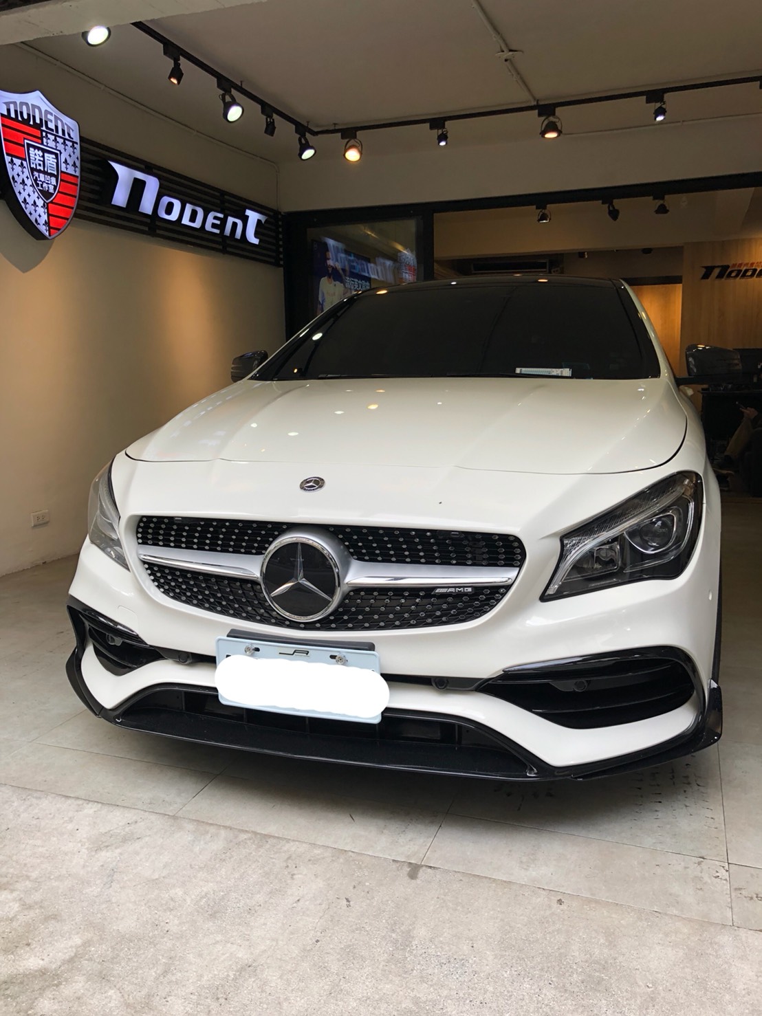 Benz CLA200 汽車鈑金修復、凹痕修復