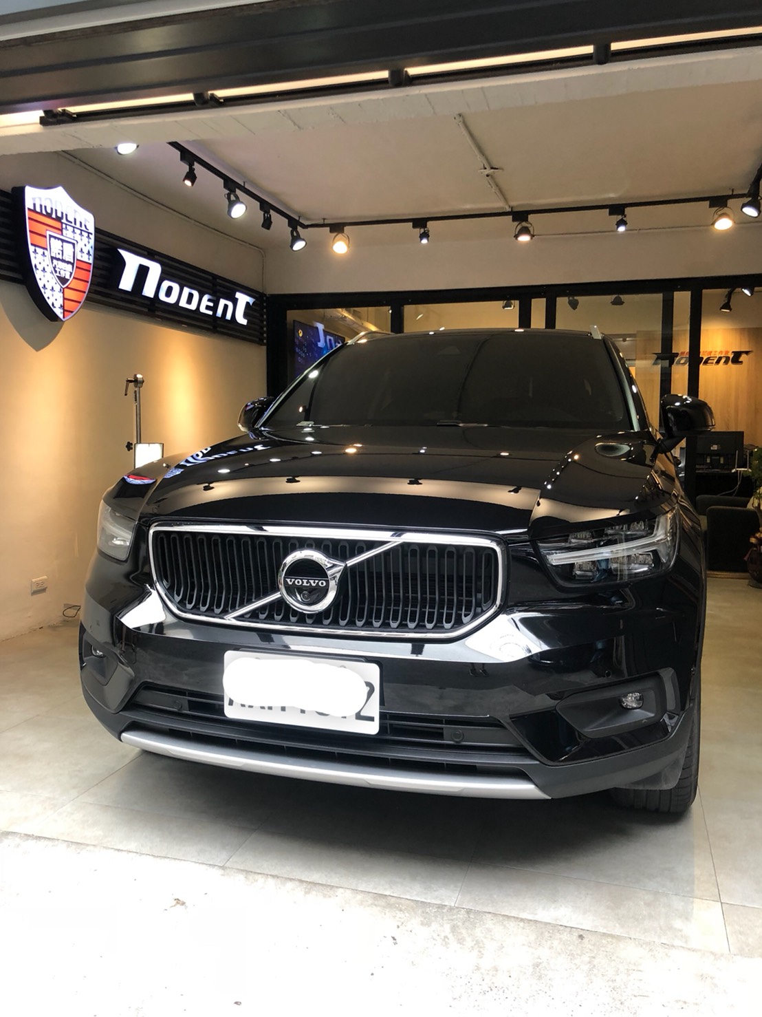 Volvo XC40 汽車凹痕修復