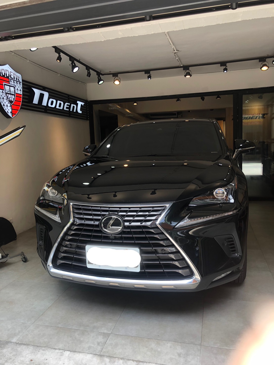 Lexus NX200 車身酒窩修復、微鈑金