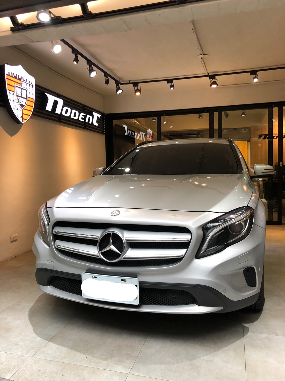 Benz GLA200 前葉子鈑凹痕修復