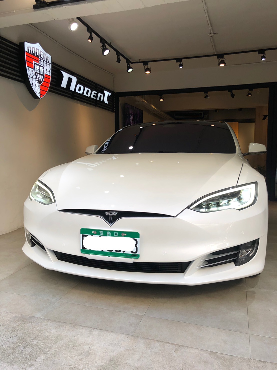 Tesla Model S 汽車凹痕修復案例