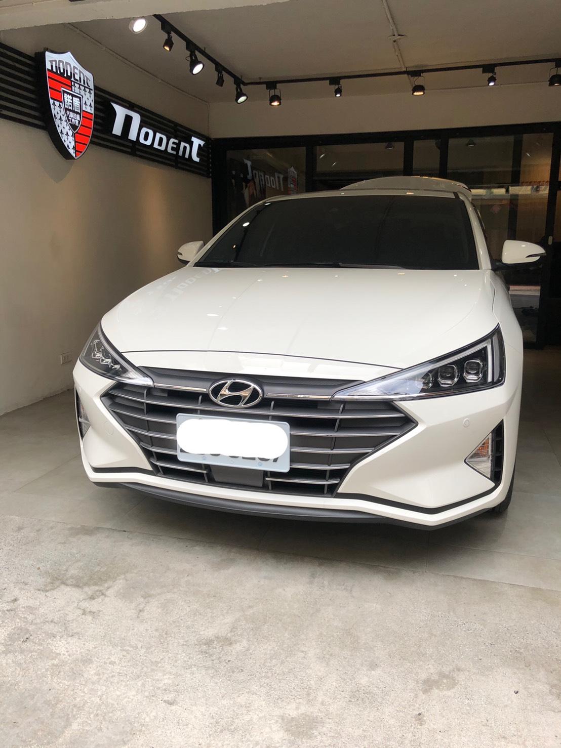 Hyundai Elantra 門鈑凹痕修復
