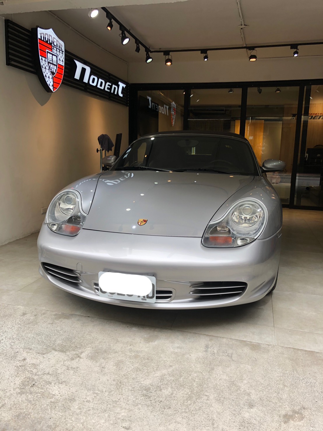 Porsche boxster 左前葉子鈑線痕修復