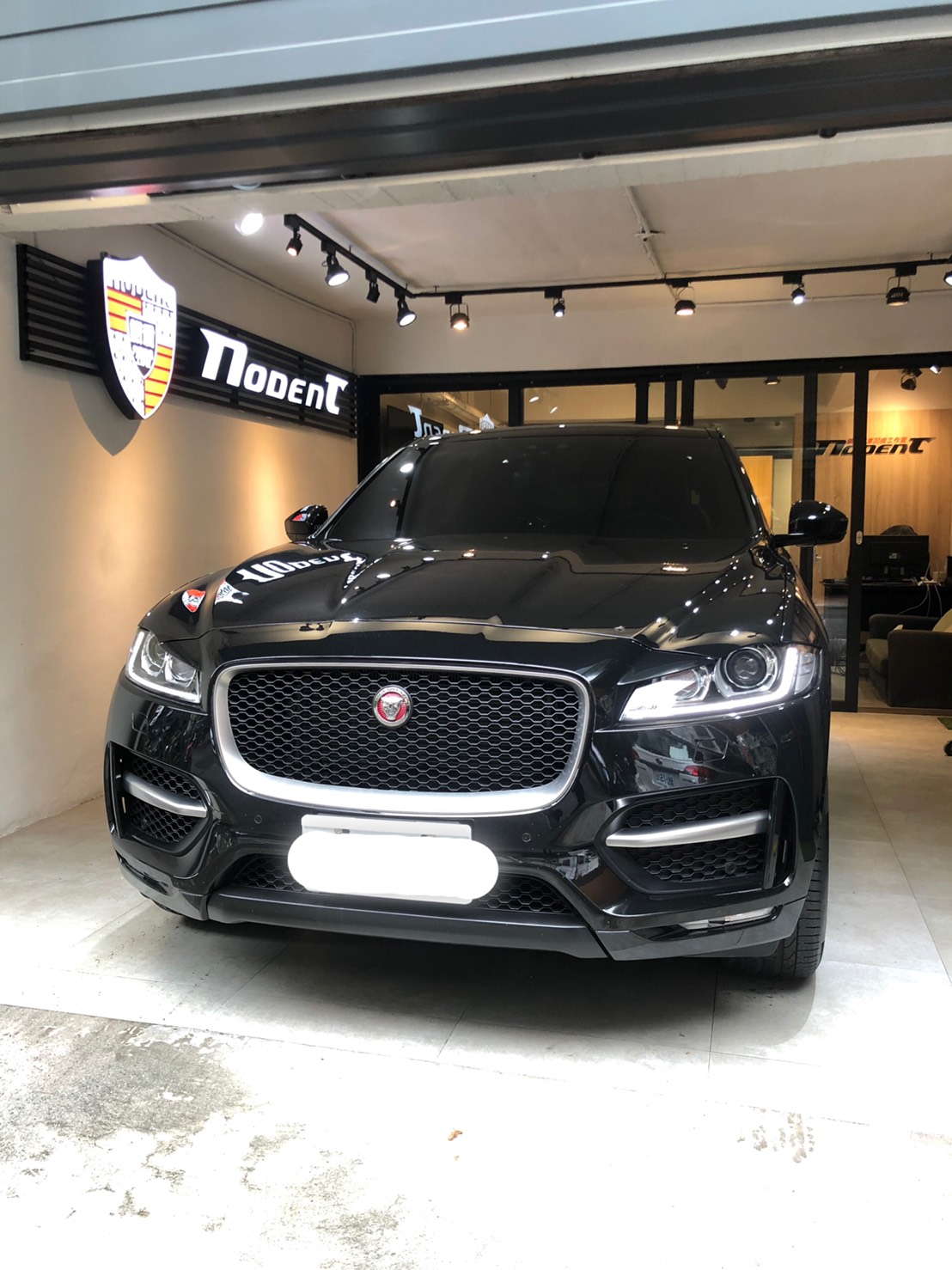 Jaguar F-pace 車門酒窩修復